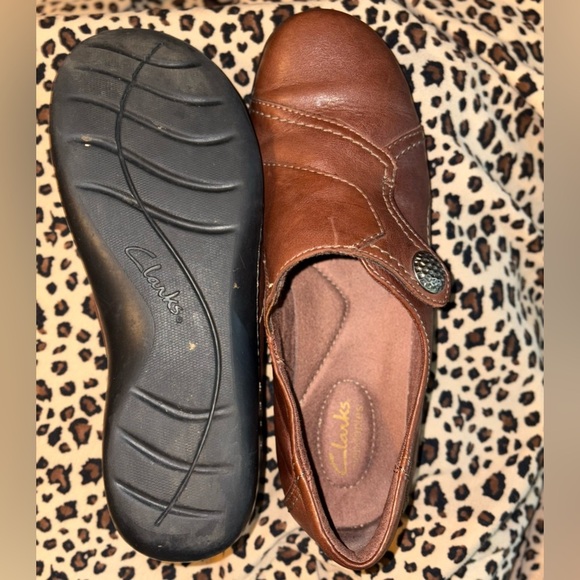 Clarks Women's Tan Leather Mules - Picture 4 of 8